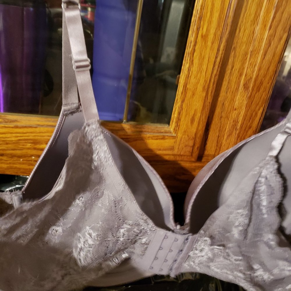 Bras - Picture 9 of 10